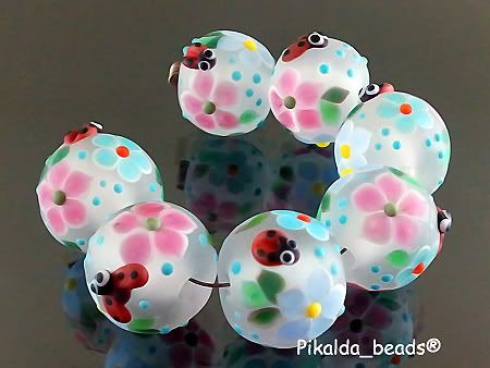 PIKALDA=handmade lampwork 7 glass beads flower blossom=LADYBUG IN BLUE 