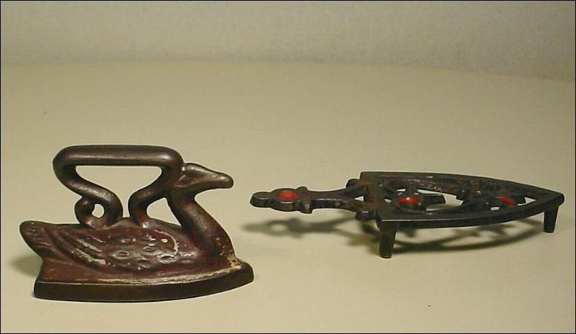 ANTIQUE Miniature Cast Iron SWAN SAD IRON  